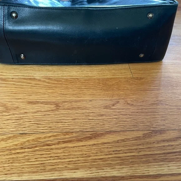 Perlina‎ NY Smooth Black Leather Square Tote - Picture 4 of 16